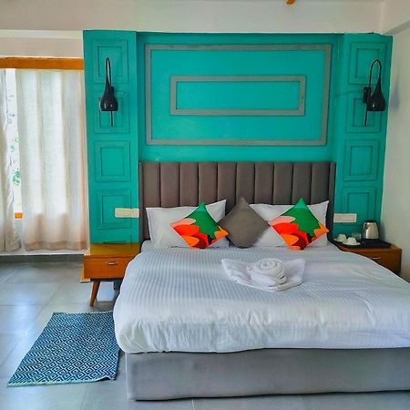 Peppy Nomads Luxuria Hotel Jibhi Room photo
