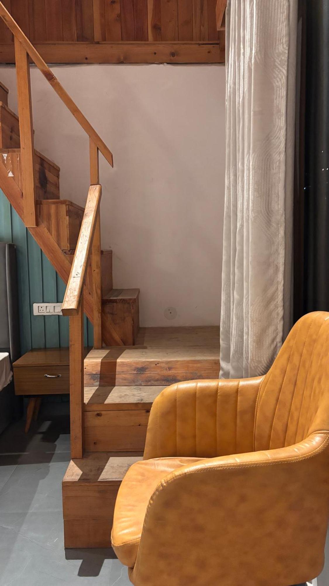 Peppy Nomads Luxuria Hotel Jibhi Exterior photo